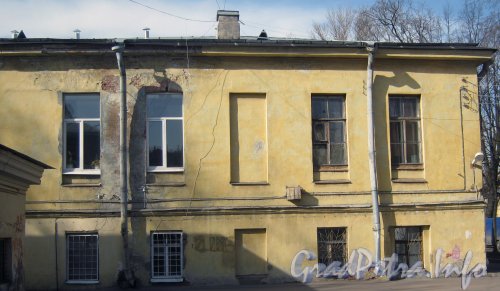 Старо-Петергофский пр., дом 9а. Фото со двора дома 9а литера Ж. Фото апрель 2012 г.