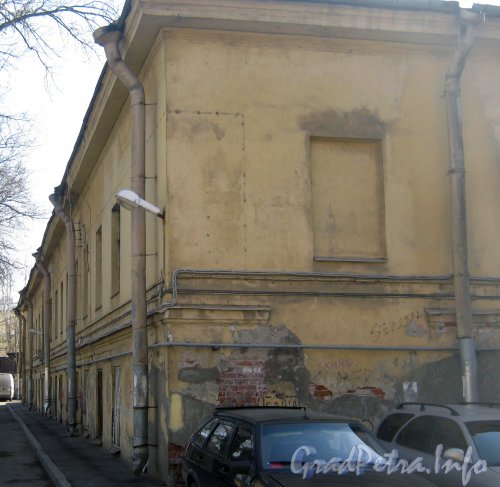 Старо-Петергофский пр., дом 9а. Одно из зданий дома. Фото апрель 2012 г.