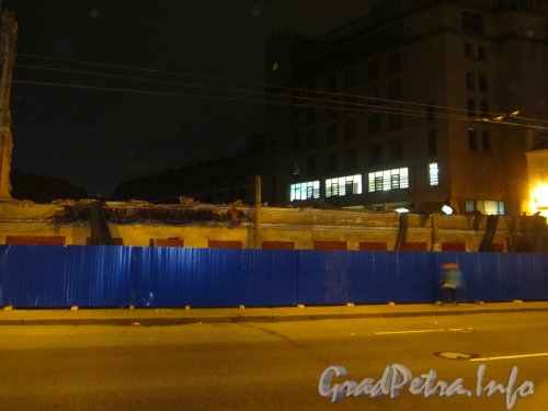 Загородный пр., дом 3. Оставшиеся фрагменты «Дома Рогова» после сноса. Фото 26 августа 2012 года. 