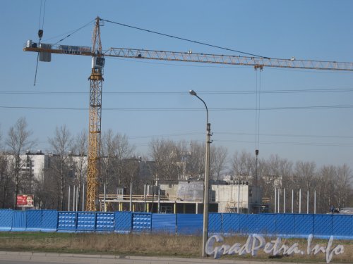 Дунайский пр., дом 1а. Общий вид на стройплощадку от дома 5. Фото апрель 2012 г.