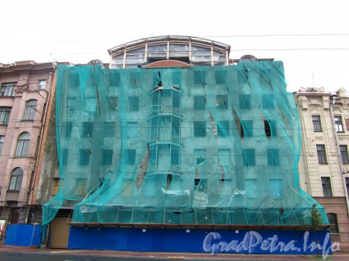 Пр. Добролюбова, дом 17. Реконструкция здания. Фото 2 сентября 2012 года.