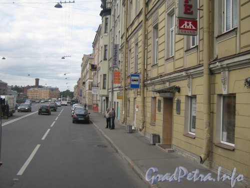 Пр. Римского-Корсакова, дом 73 (крайний справа) и его перспектива в сторону пл. Репина. Фото 21 августа 2012 г.