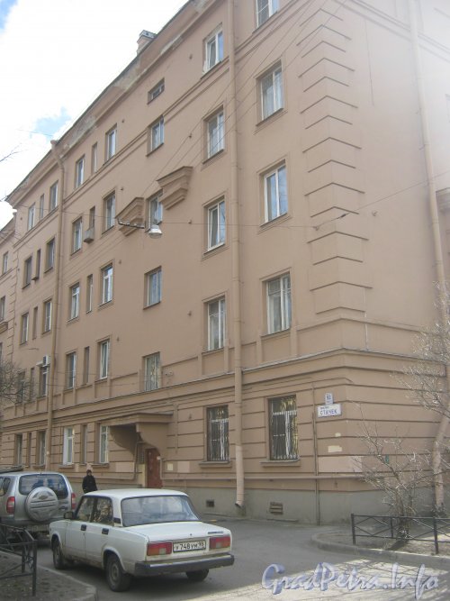 Пр. Стачек, дом 92, корпус 2. Общий вид со стороны дома 92 корпус 1. Фото 3 мая 2012 г.