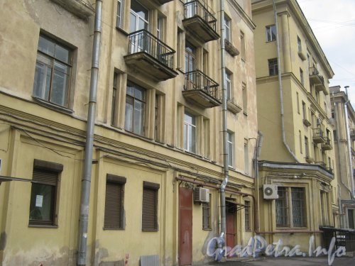 Московский пр., дом 145. Вид со стороны двора. Фото апрель 2012 г.