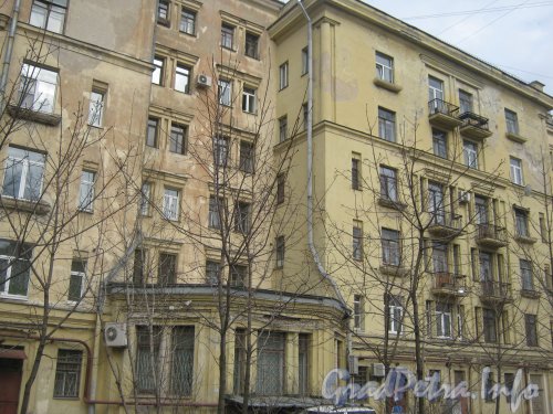 Московский пр., дом 145. Вид со стороны двора. Фото апрель 2012 г.