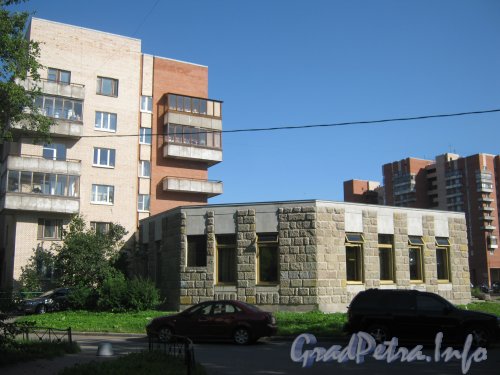 Ленинский пр., дом 118, корпус 1. Общий вид со стороны дома 116. Фото август 2012 г.
