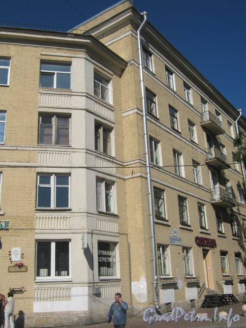 Ленинский пр., дом 116. Правая часть фасада со стороны Ленинского пр. Фото август 2012 г.