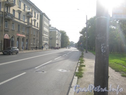 Волковский пр., дом 12 (крайний слева) и перспектива Волковского пр. в сторону Касимовской ул. Фото 18 сентября 2012 г.