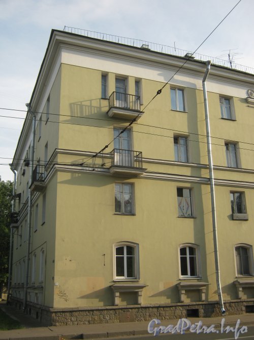 Волковский пр., дом 16. Общий вид левой части здания. Фото 18 сентября 2012 г.