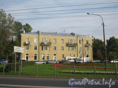 Волковский пр., дом 28. Фасад здания. Фото 18 сентября 2012 г.