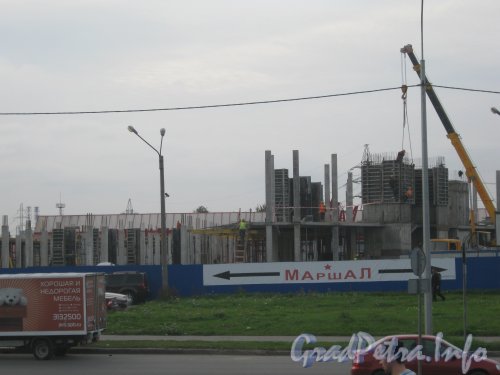 
Строительство здания в районе домов 21-23 по пр. Маршала Жукова. Фото 27 сентября 2012 г.
