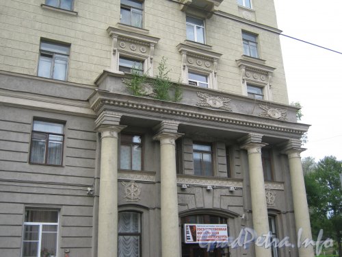 Бол. Сампсониевский пр., дом 79. Фрагмент фасада с 1-Муринского пр. Фото сентябрь 2012 г.