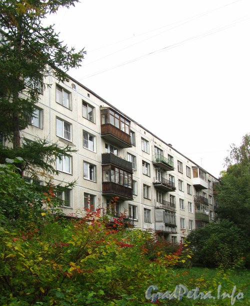 Пр. Маршала Жукова, дом 72, корп. 4. Фрагмент фасада со стороны дома 72, корпуса 5. Фото сентябрь 2012 г.