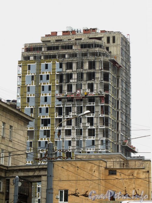 Пр. Юрия Гагарина, дом 7. Строительствожилого комплекса «Космос». Фото сентябрь 2012 года.