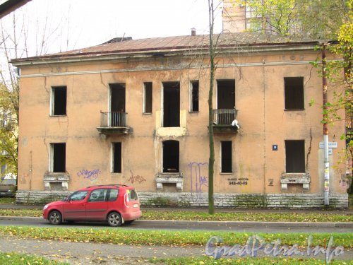Большой Смоленский пр., дом 30. Вид здания после расселения. Фото октябрь 2012 г.