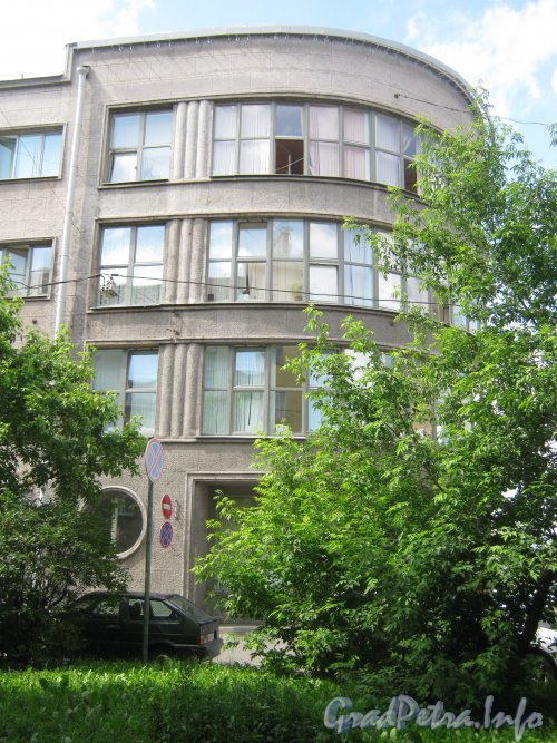 Пр. Стачек, дом 18. Фрагмент фасада. Вид с Урхова пер. Фото 25 июня 2012 г.