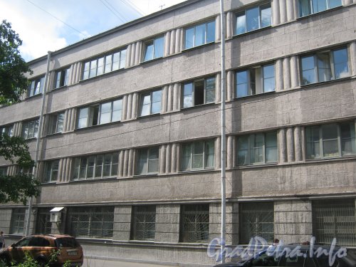 Пр. Стачек, дом 18. Общий вид части фасада со стороны Урхова пер. Фото 25 июня 2012  г.