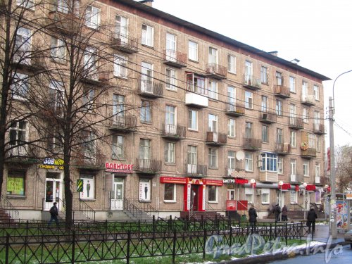 Пр. Елизарова, дом 15. Угловая часть здания со стороны улицы Бабушкина. Фото октябрь 2012 г.