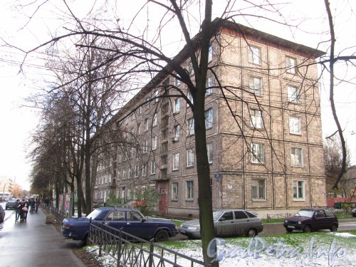 Пр. Елизарова, дом 18. Общий вид жилого дома. Фото октябрь 2012 г.