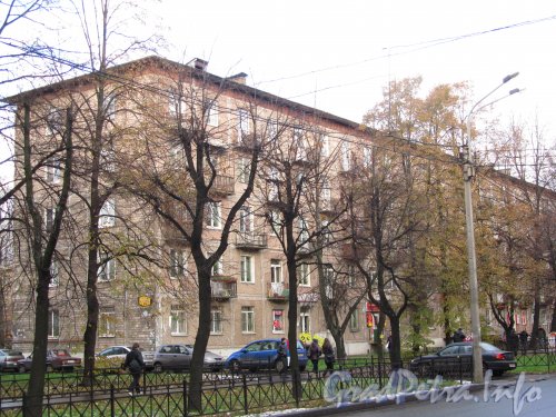 Пр. Елизарова, дом 19. Общий вид здания. Фото октябрь 2012 г.