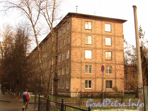 Пр. Елизарова, дом 24. Общий вид жилого дома. Фото октябрь 2012 г.