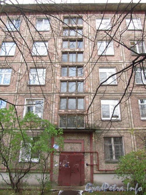 Пр. Елизарова, дом 23. Фрагмент фасада жилого дома. Фото октябрь 2012 г.