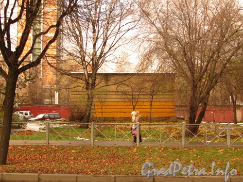 Пр. Елизарова, дом 25, лит. Е. Общий вид здания. Фото октябрь 2012 г.