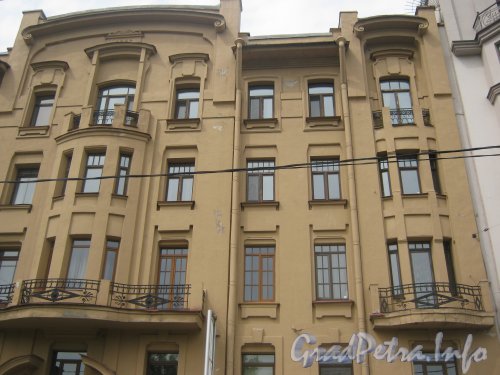 Кронверкский пр., дом 59. Фрагмент фасада. Фото 26 июня 2012 г.