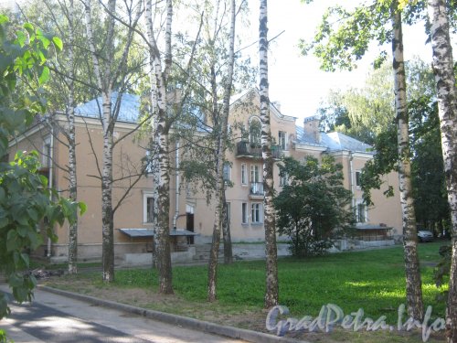 Пр. Мориса Тореза, дом 75. Вид со стороны дома 73 корпус 3. Фото 4 сентября 2012 г.