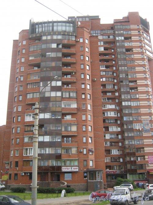 Пр. Луначарского, дом 76, корпус 2. Общий вид с пр. Луначарского. Фото 4 сентября 2012 г.