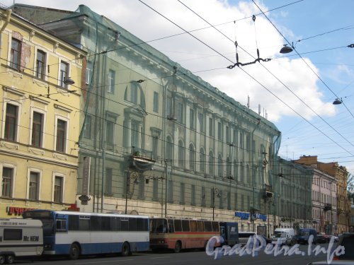 Литейный пр., дом 48. Фрагмент фасада здания. Фото 30 июня 2012 г.
