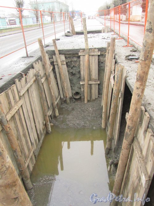 Люботинский пр. Реконструкция стальной водопроводной магистрали. Фото 25 ноября 2012 г.