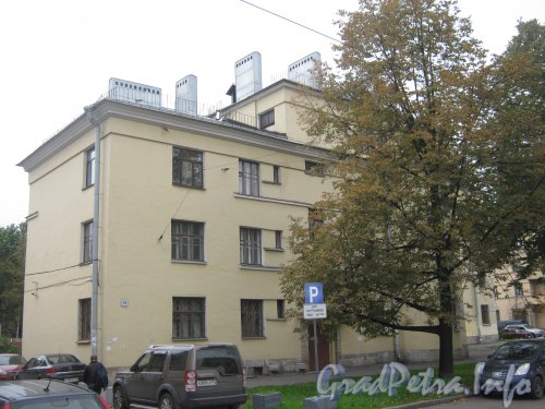 Пр. Стачек, дом 35. Левая часть фасада. Фото 5 октября 2012 г.