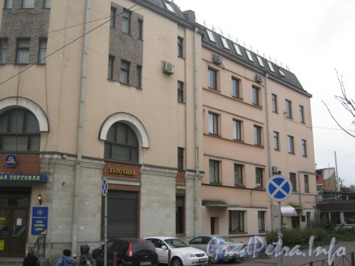 Пр. Стачек, дом 39. Правая часть фасада. Фото 5 октября 2012 г.