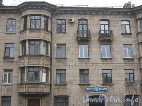 Пр. Стачек, дом 32. Фрагмент фасада. Фото 19 октября 2012 г.