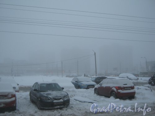 Пр. Маршала Жукова. Туман на пересечении с ул. Маршала Захарова. Вид со стороны дома 62 корпус 1 по ул. Маршала Захарова. Фото утро 10 декабря 2012 г.