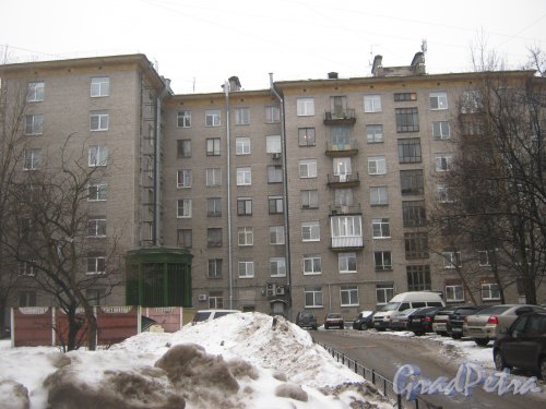 Пр. Стачек, дом 90. Общий вид со стороны дома 92 корпус 2. Фото 28 декабря 2012 г.

