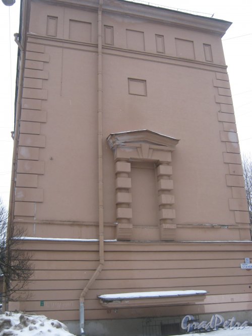 Пр. Стачек, дом 92, корпус 2. Общий вид торца здания со стороны дома 92. Фото 28 декабря 2012 г.
