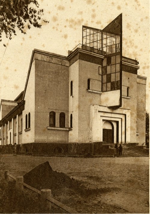 Пр. Стачек, дом 48. «Театр Красного Путиловца (бывшая заводская церковь)». Открытка 1929 года.