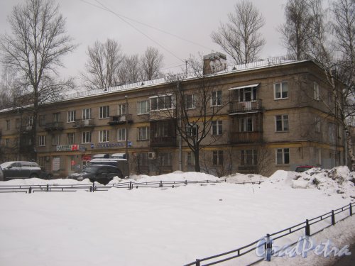 Пр. Ударников, дом 46. Общий вид фасада здания со стороны пр. Ударников. Фото 22 января 2013 г.