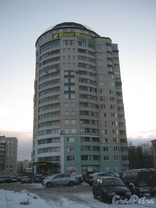 Гражданский пр., дом 116, корпус 5. Общий вид здания с пр. Просвещения. Фото 24 января 2013 г.