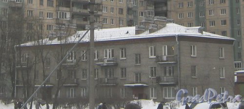 Пр. Ударников, дом 39, корпус 1. Общий вид с чётной стороны пр. Ударников. Фото 22 января 2012 г.