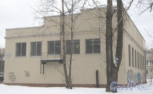 Пр. Ударников, дом 46, корпус 2. Общий вид со стороны дома 46. Фото 22 января 2013 г.