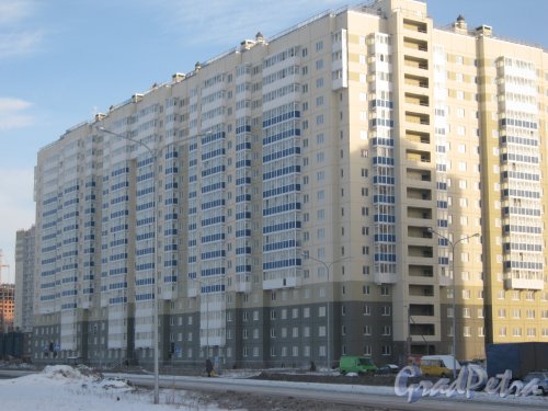 Пр. Героев, дом 26. Строящееся здание (рядом с домом 12 корпус 1 по ул. Маршала Захарова). Вид с ул. Маршала Захарова. Фото 28 января 2013 г.