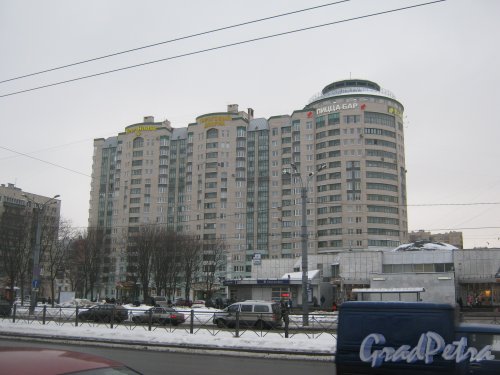 Гражданский пр., дом 116, корпус 5. Общий вид здания с Киришской ул. Фото 30 января 2013 г.