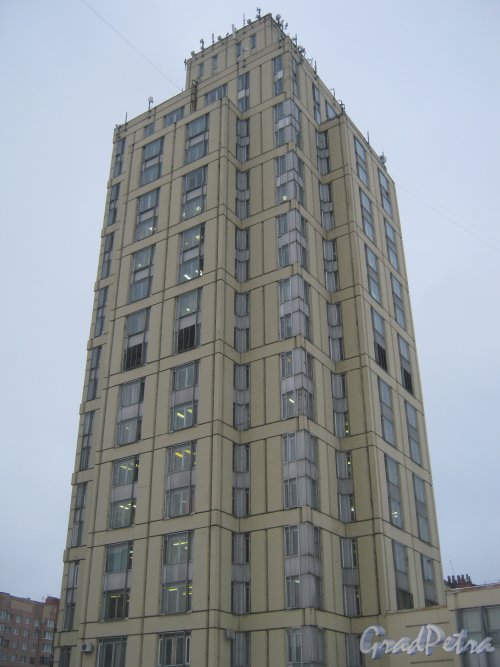 Пр. Просвещения, дом 89. Общий вид высотной части здания с Гражданского пр. Фото 30 января 2013 г.