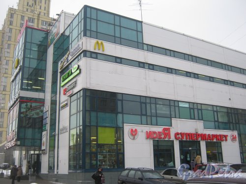 Гражданский пр., дом 119. Общий вид здания с Киришской ул. Фото 30 января 2013 г.