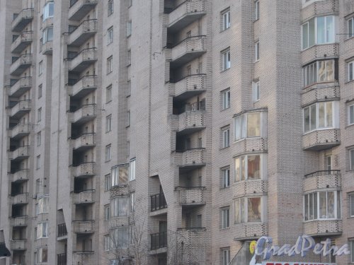 Ленинский пр., дом 67, корпус 1. Фрагмент фасада здания. Вид с ул. Доблести. Фото 28 января 2013 г.