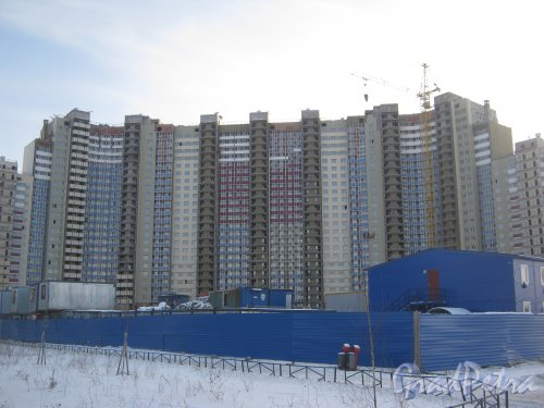 Ленинский проспект. Строительство жилого дома на пересечении с проспектом Героев. Фото 28 января 2013 г.