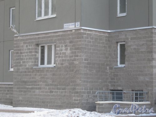 Ленинский пр., дом 55, корпус 1, литера А. Фрагмент фасада и табличка с номером дома. Фото 28 января 2013 г.